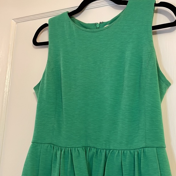 Cute green dress - Picture 2 of 3